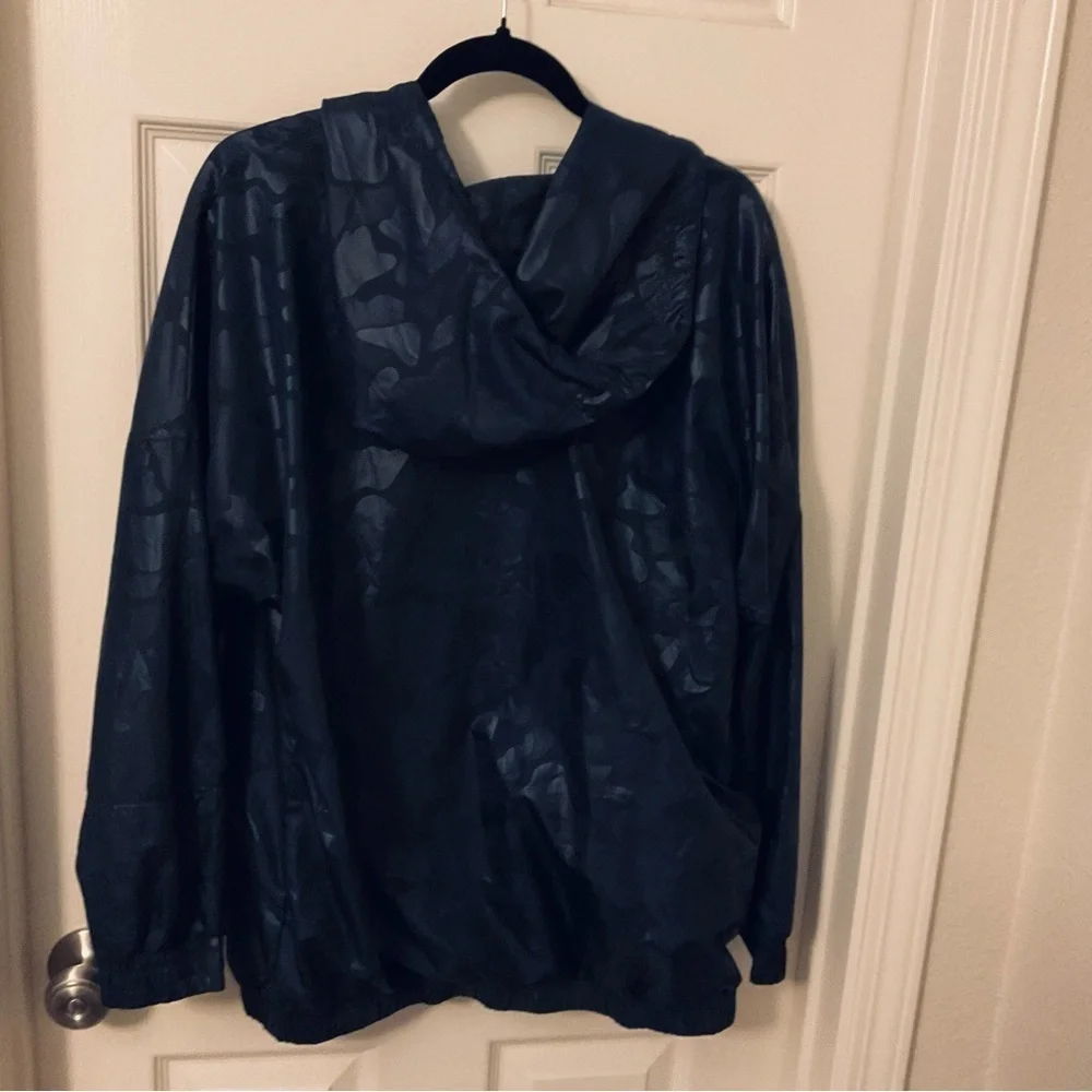 Adidas Originals Seoul Winter Embossed Windbreaker Women's size medium